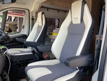 FIAT@fJg@7DF-250022@Enhԁi2025Nj@Ɂ@RECAROiJj@LX-F@WL1110H@A/R@zCg@A[XgE@~E@