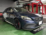 VOLVO V40 クロスカントリー MB5204T(2013年) に RECARO(レカロ) スポーツスターCL210H 白 カーボンバックシェル 装着