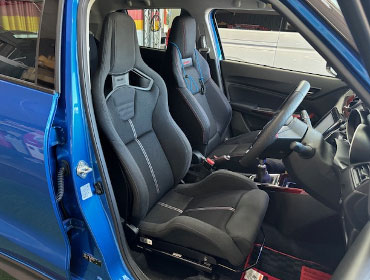 SUZUKI@XCtgX|[c@ZC33Si2023Nj@Ɂ@RECAROiJj@X|[cX^[@GK100H@BK/BK@