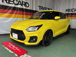 SUZUKI@XCtgX|[c@ZC33Si2025Nj@Ɂ@RECAROiJj@SR-S@BK100H@BK/RED@V[gq[^[t@