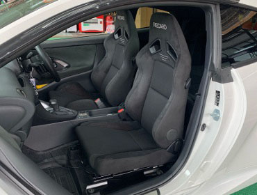 TOYOTA GRヤリス MXPA12 に RECARO（レカロ） SR-7 GU100H BK シートヒーター付き 装着