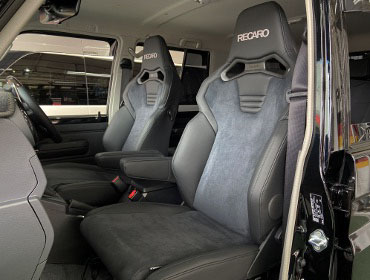 TOYOTA@hN[U[70@GDJ76i2025Nj@Ɂ@RECAROiJj@SR-C@UT100H@A/R@BK@V[gq[^[t@~E@
