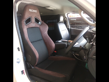 TOYOTA ハイエース（2020年） に RECARO（レカロ） SR-7F GU100H