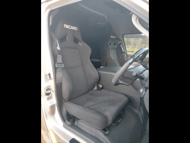 RECARO レカロシート装着写真集！＆装着者の声特集！RECARO レカロシートのことならレカロ専門店（RECARO  SHOP）のトライアルへ。腰痛対策、腰痛予防。トライアルでは、腰痛の方にもオススメの医療シートでもあるRECARO、レカロシートを推薦しています。