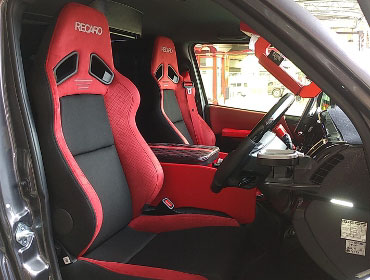 TOYOTA ハイエース6型 TRH200V に RECARO（レカロ） SR-7F GU100H RED A/Rタイプ シート