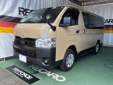TOYOTA@nCG[X@GDH206Vi2025Nj@Ɂ@RECAROiJj@LX-F@WL110H@A/R@BK@V[gq[^[t@A[Xgt~E@